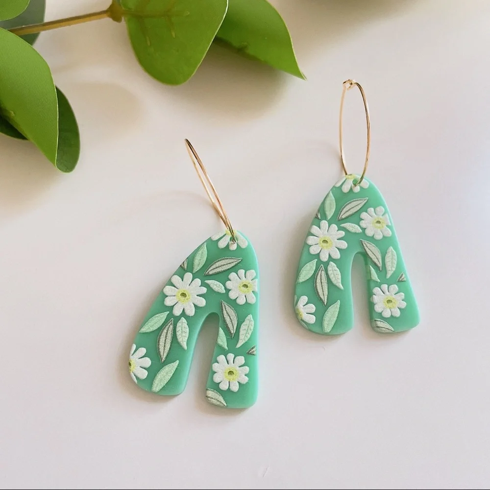 Multi color Acrylic statement hoop earrings - Picture 12 of 13